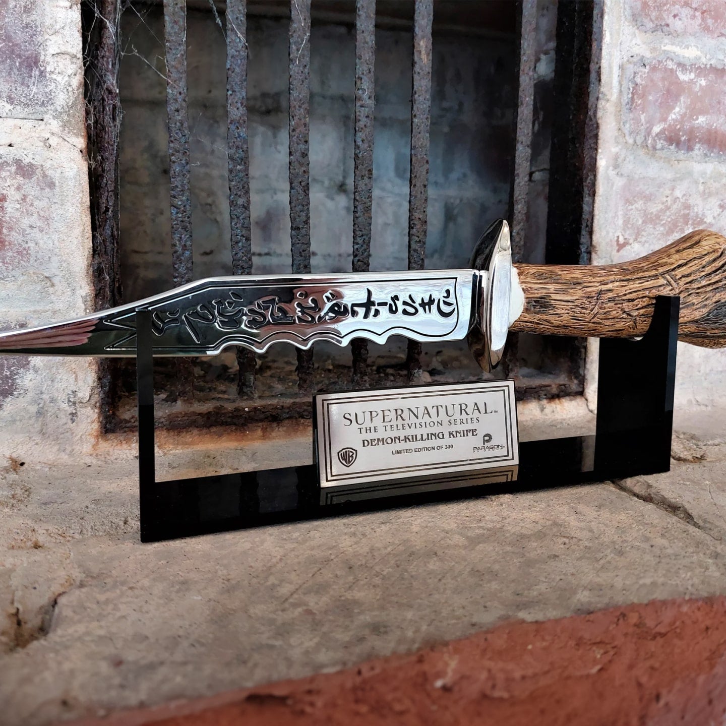 SUPERNATURAL LIMITED EDITION RUBY'S KNIFE REPLICA