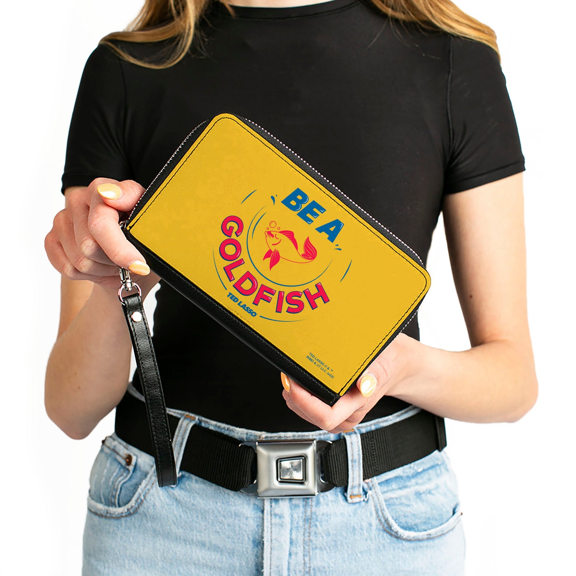 Side profile of zip-around wallet construction